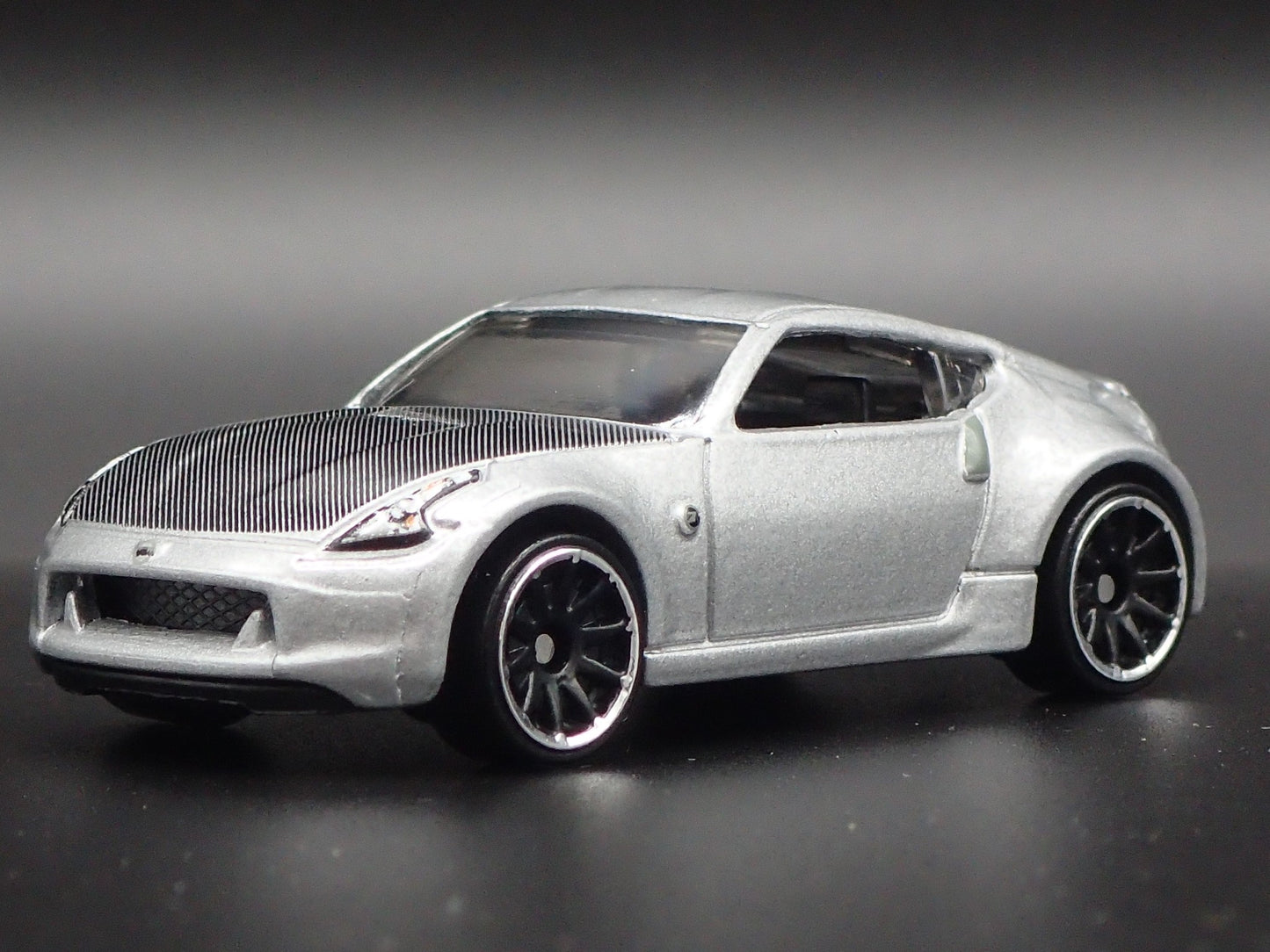 2009-2020 NISSAN 370Z SILVER 1:64 SCALE COLLECTIBLE DIORAMA DIECAST MODEL CAR