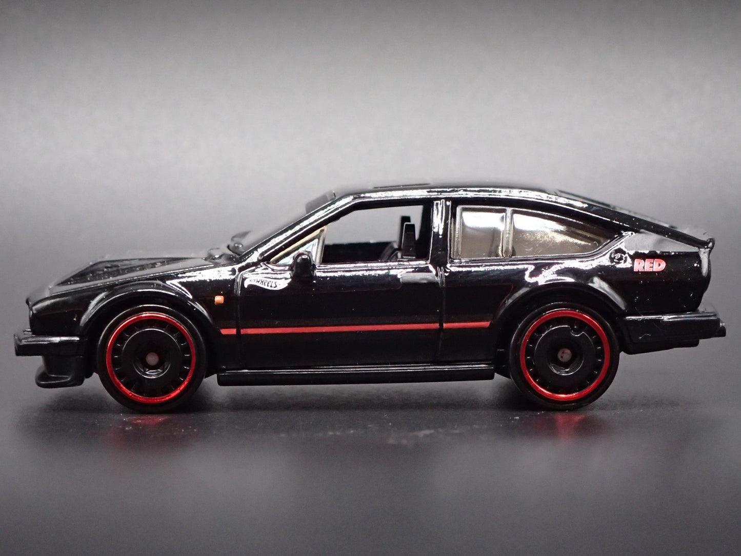 1981-1987 ALFA ROMEO GTV6 3.0 BLACK 1:64 SCALE COLLECTIBLE DIECAST MODEL CAR