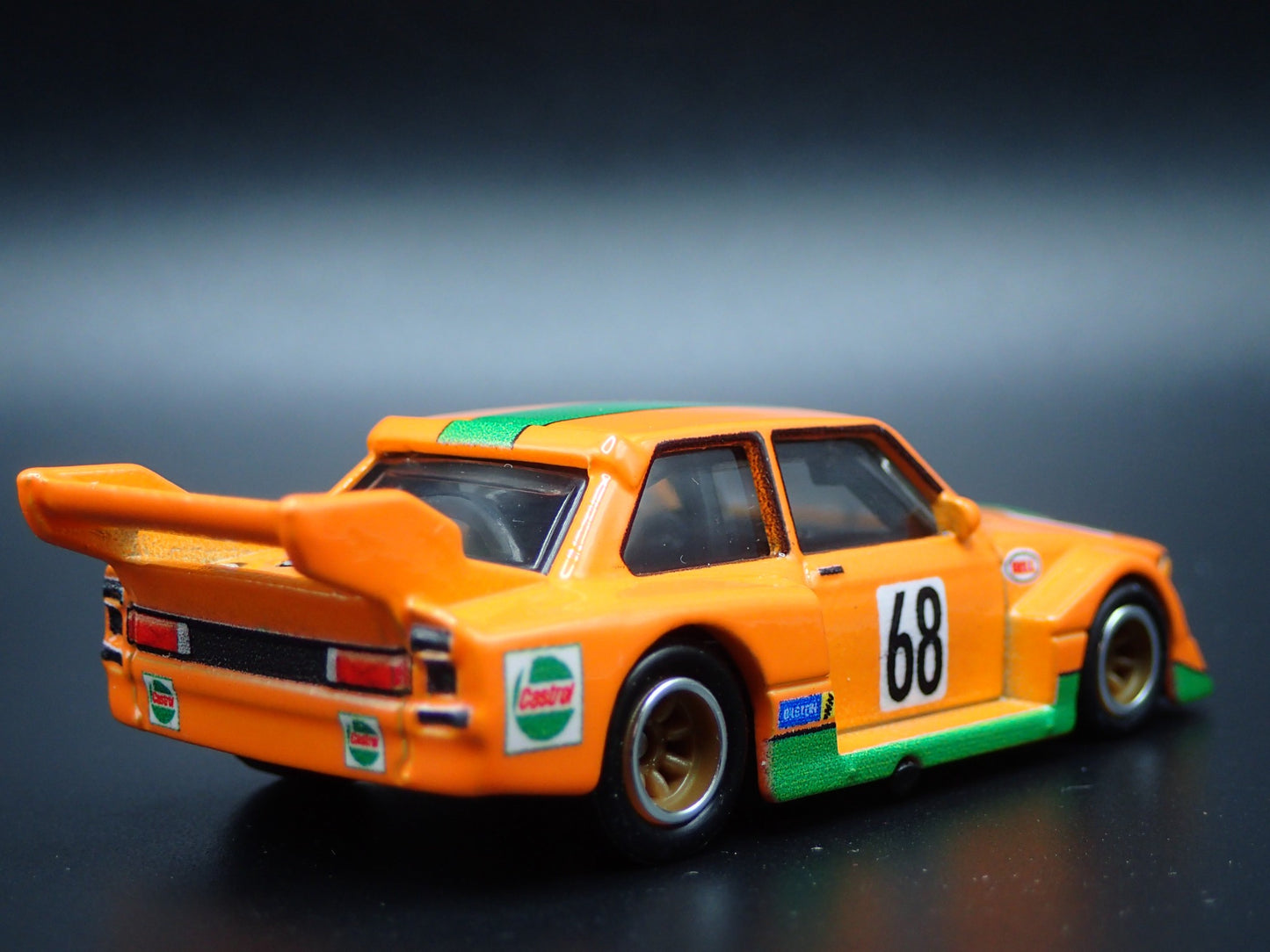 1977-1982 BMW 320 GROUP 5 RACE CAR ORANGE 1:64 SCALE DIORAMA DIECAST MODEL CAR