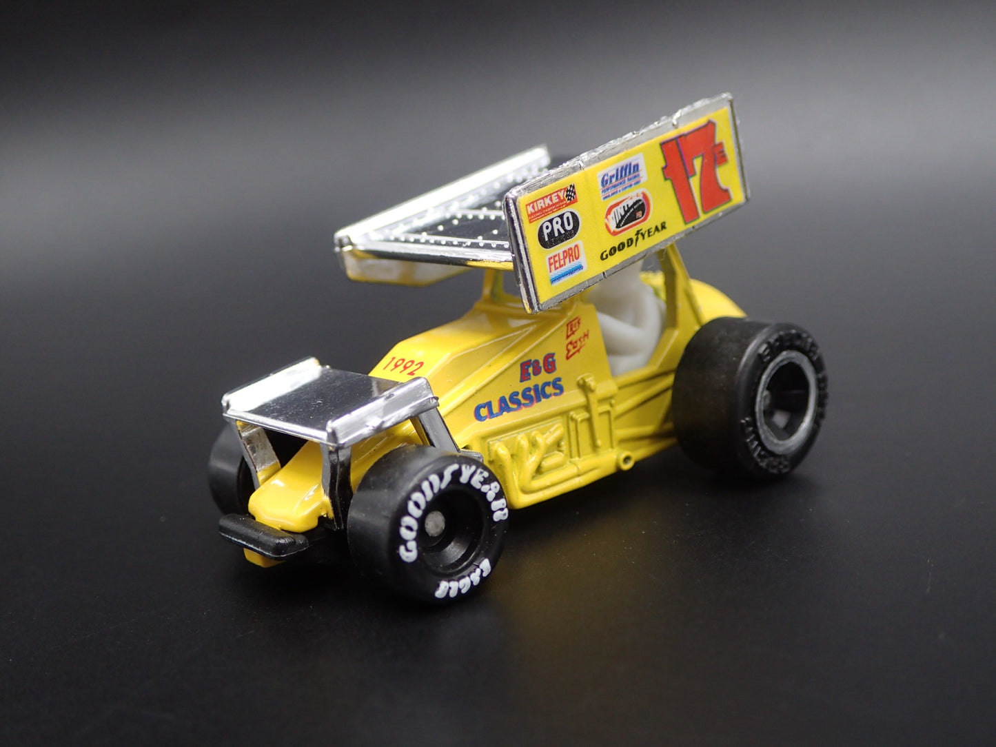 SPRINT CAR #17E CRIS EASH E& G CLASSICS 1:64 SCALE DIORAMA DIECAST MODEL CAR