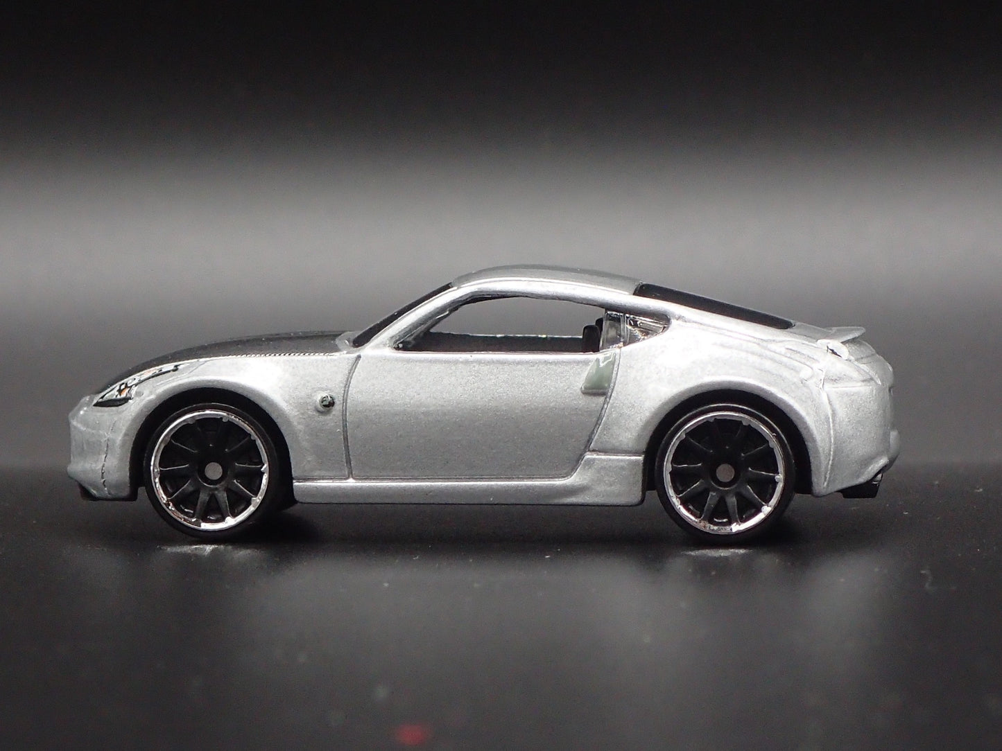 2009-2020 NISSAN 370Z SILVER 1:64 SCALE COLLECTIBLE DIORAMA DIECAST MODEL CAR
