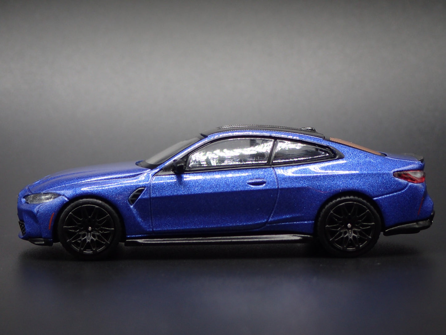 2020-2025 BMW M4 M PERFORMANCE G82 BLUE 1:64 SCALE DIORAMA DIECAST MODEL CAR