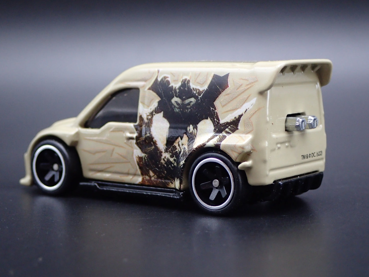 FORD TRANSIT CONNECT VAN BATMAN 1:64 SCALE COLLECTIBLE DIORAMA DIECAST MODEL CAR