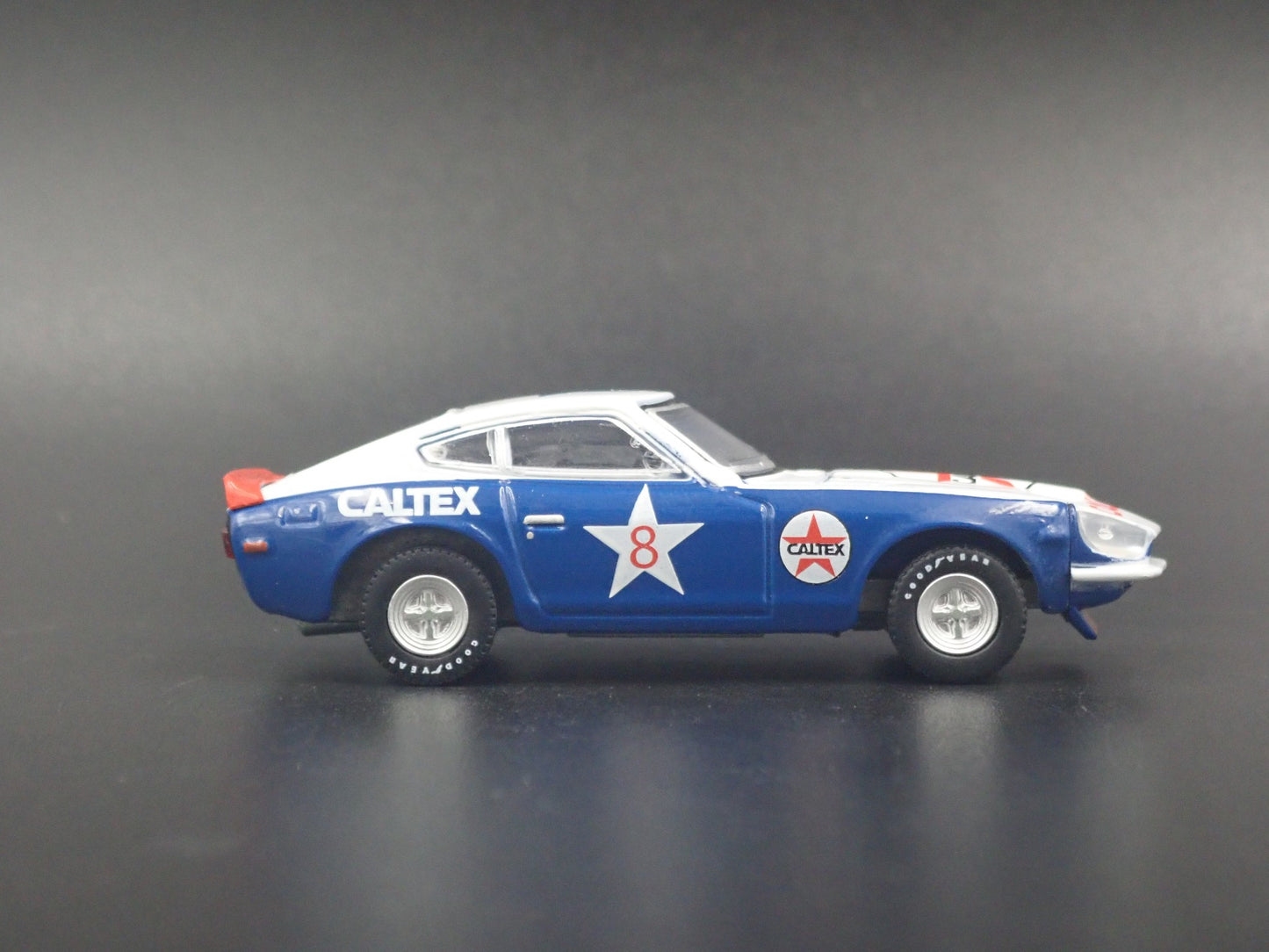 1970-1973 DATSUN 240Z CALTEX 1:64 SCALE COLLECTIBLE DIORAMA DIECAST MODEL CAR