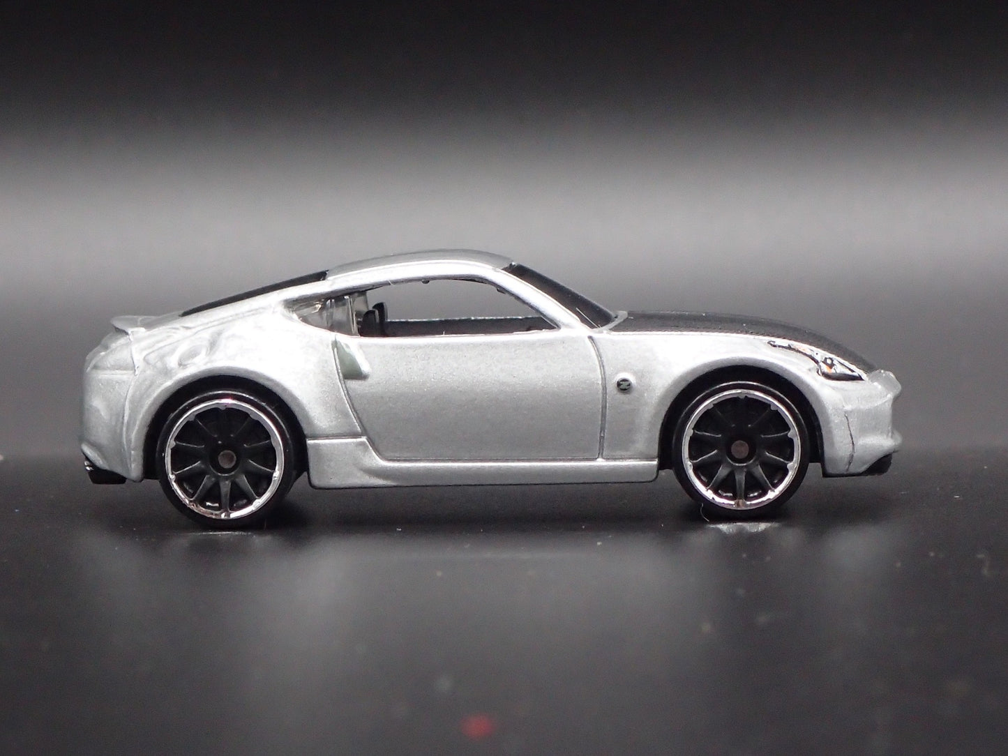 2009-2020 NISSAN 370Z SILVER 1:64 SCALE COLLECTIBLE DIORAMA DIECAST MODEL CAR