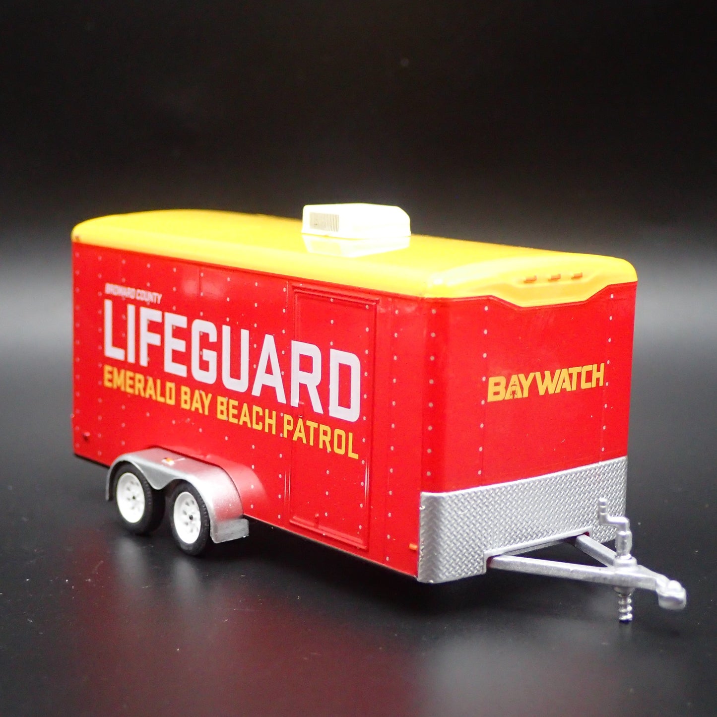 LIFEGUARD ENCLOSED CAR TOY HAULER TRAILER OPENING DOOR 1:64 SCALE DIORAMA MODEL