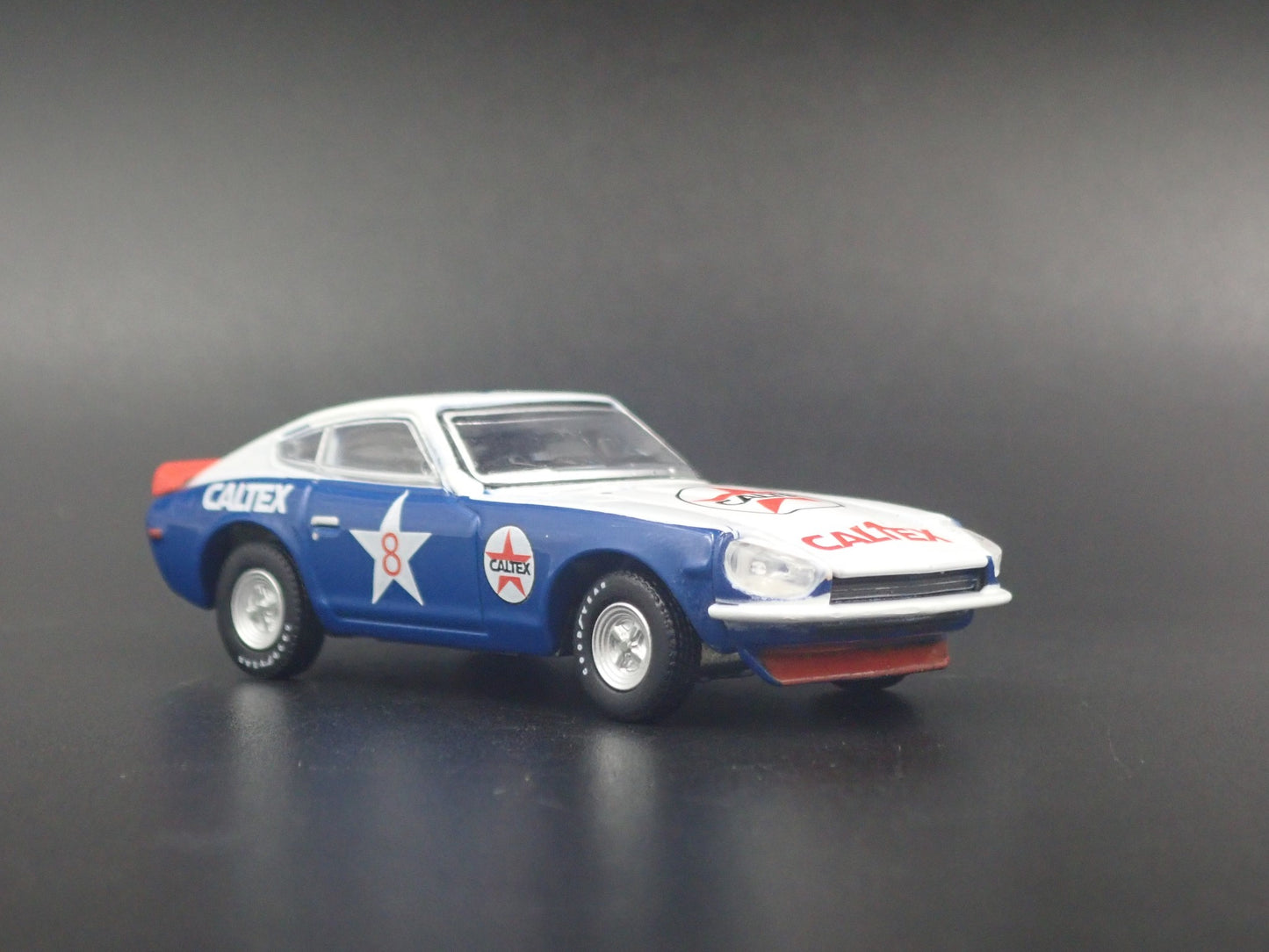 1970-1973 DATSUN 240Z CALTEX 1:64 SCALE COLLECTIBLE DIORAMA DIECAST MODEL CAR