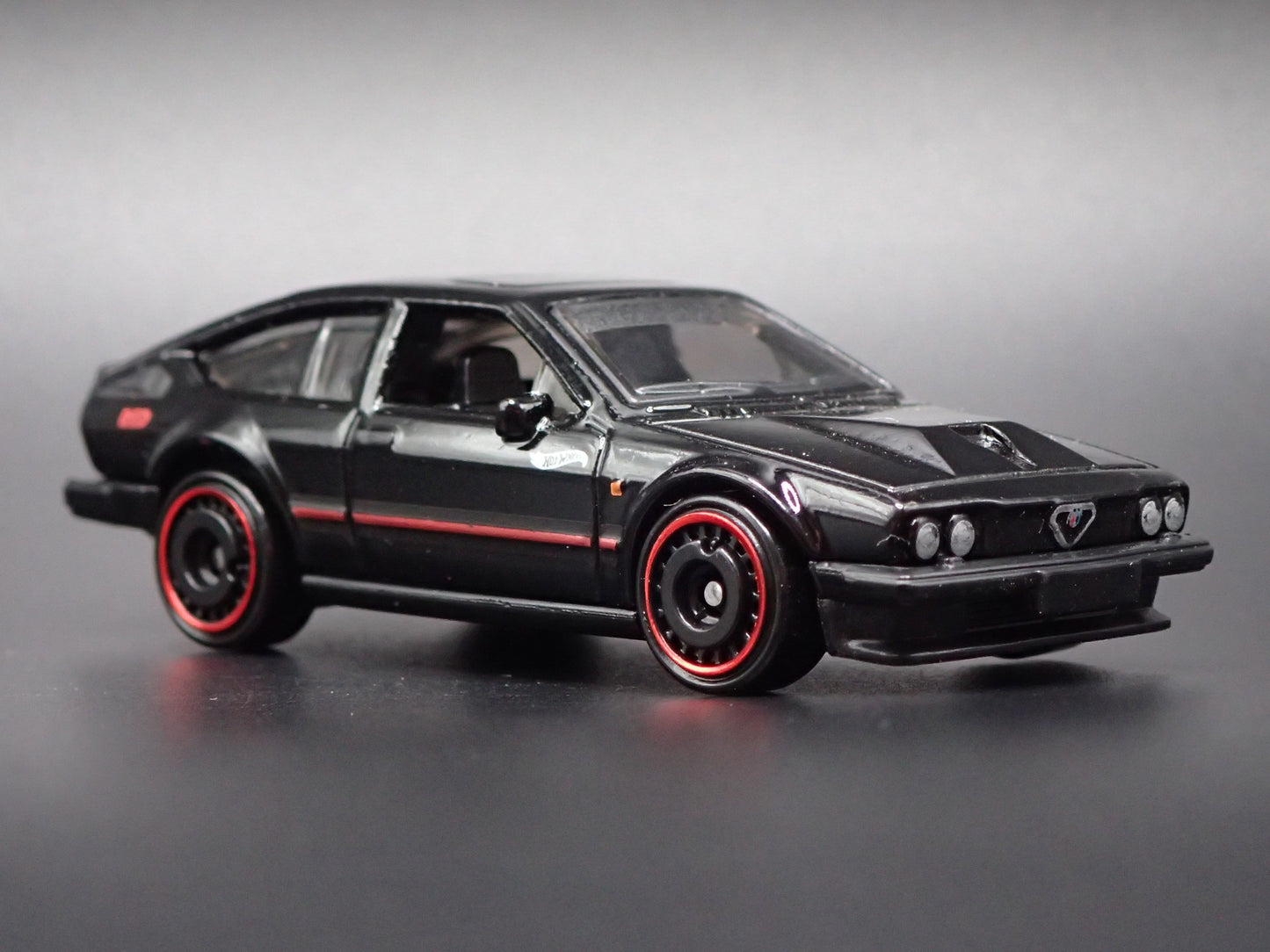 1981-1987 ALFA ROMEO GTV6 3.0 BLACK 1:64 SCALE COLLECTIBLE DIECAST MODEL CAR