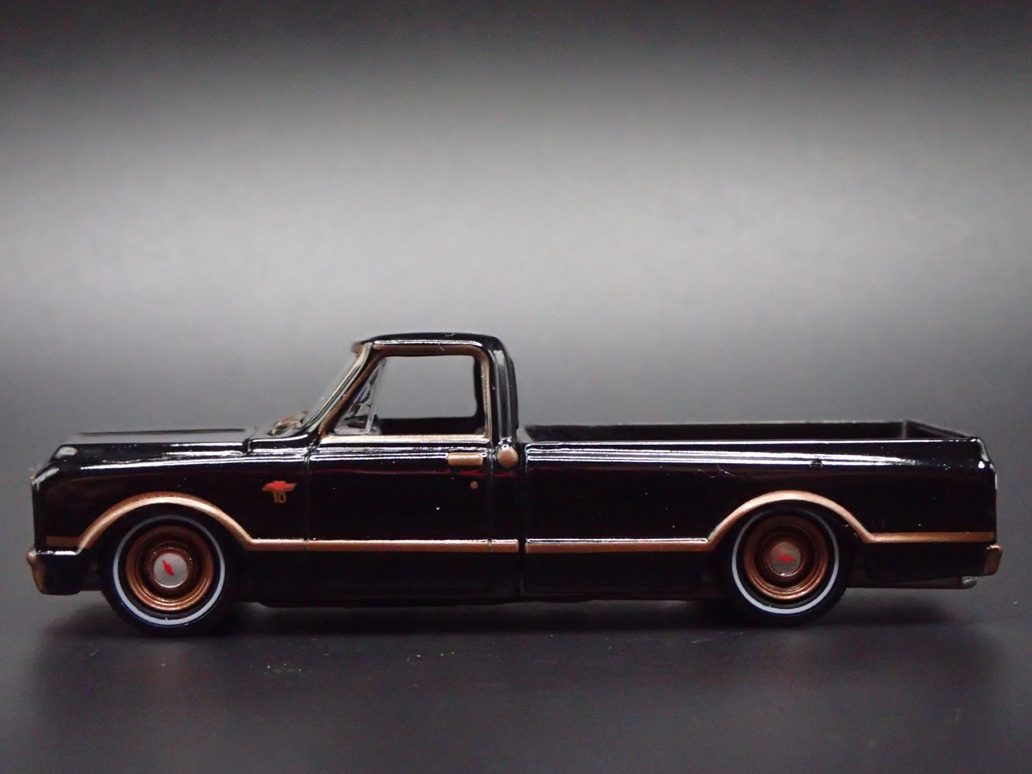 1972 72 CHEVY CHEVROLET C10 PICKUP TRUCK LONG BED 1/64 SCALE DIECAST MODEL CAR