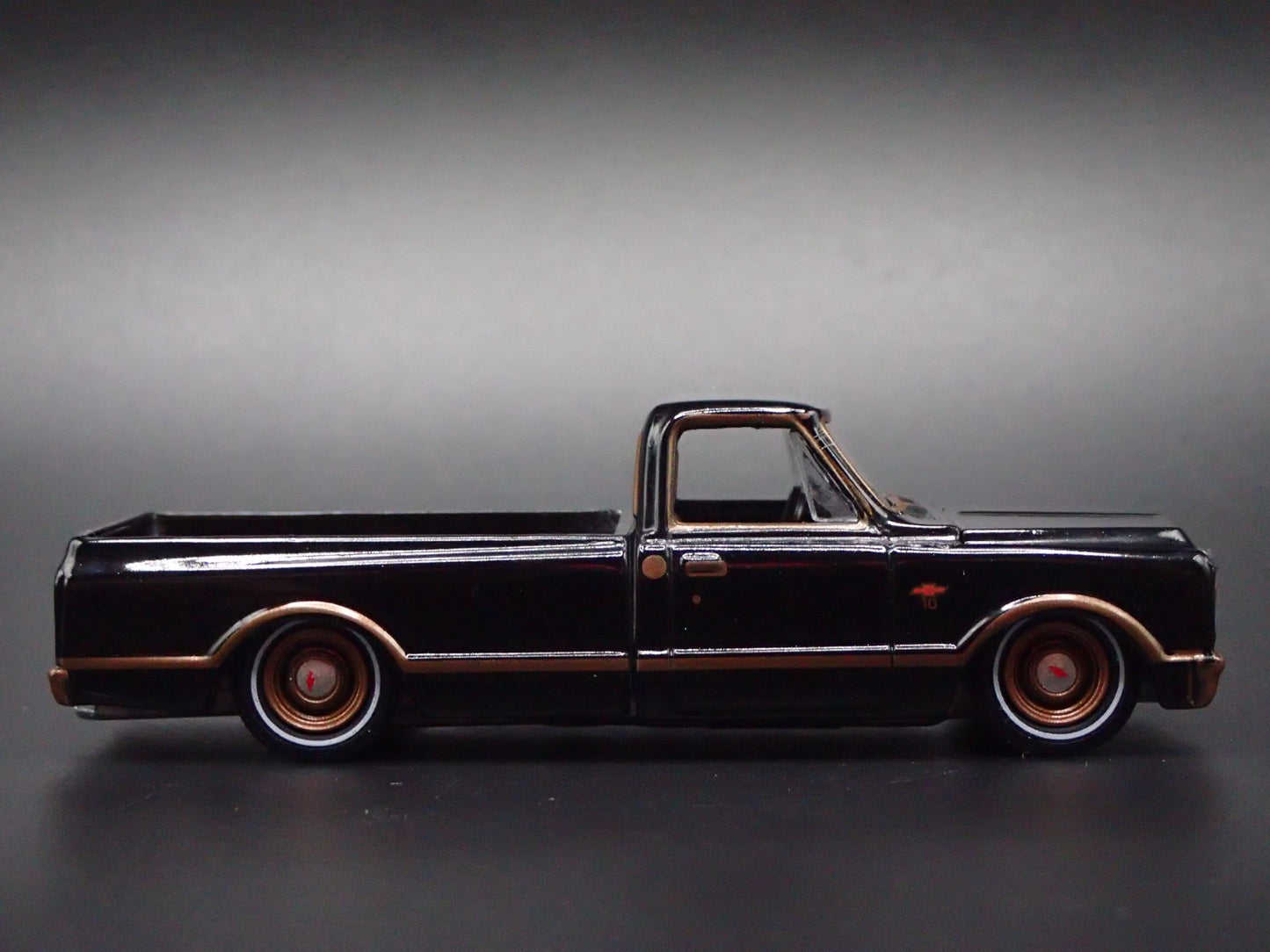 1972 72 CHEVY CHEVROLET C10 PICKUP TRUCK LONG BED 1/64 SCALE DIECAST MODEL CAR
