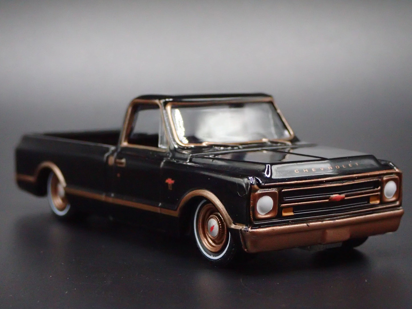 1972 72 CHEVY CHEVROLET C10 PICKUP TRUCK LONG BED 1/64 SCALE DIECAST MODEL CAR