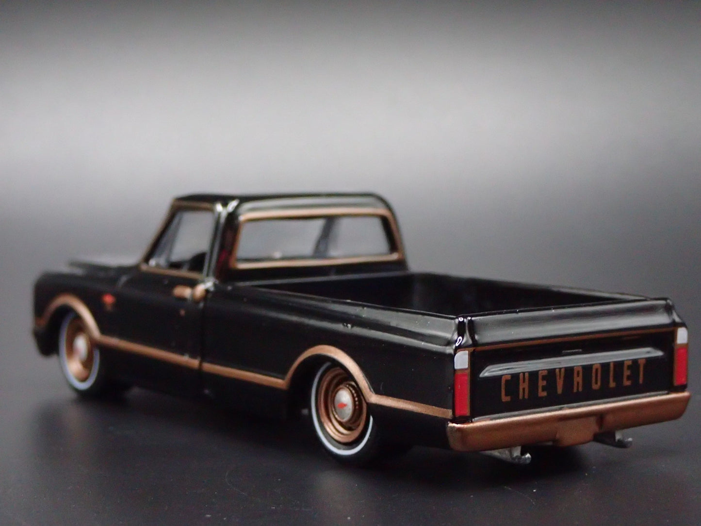 1972 72 CHEVY CHEVROLET C10 PICKUP TRUCK LONG BED 1/64 SCALE DIECAST MODEL CAR