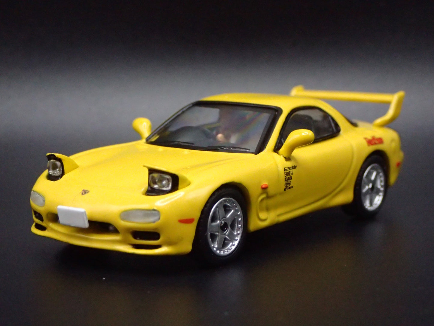 MAZDA RX7 INITIAL D YELLOW JDM POP UP LIGHT 1:64 SCALE DIORAMA DIECAST MODEL CAR