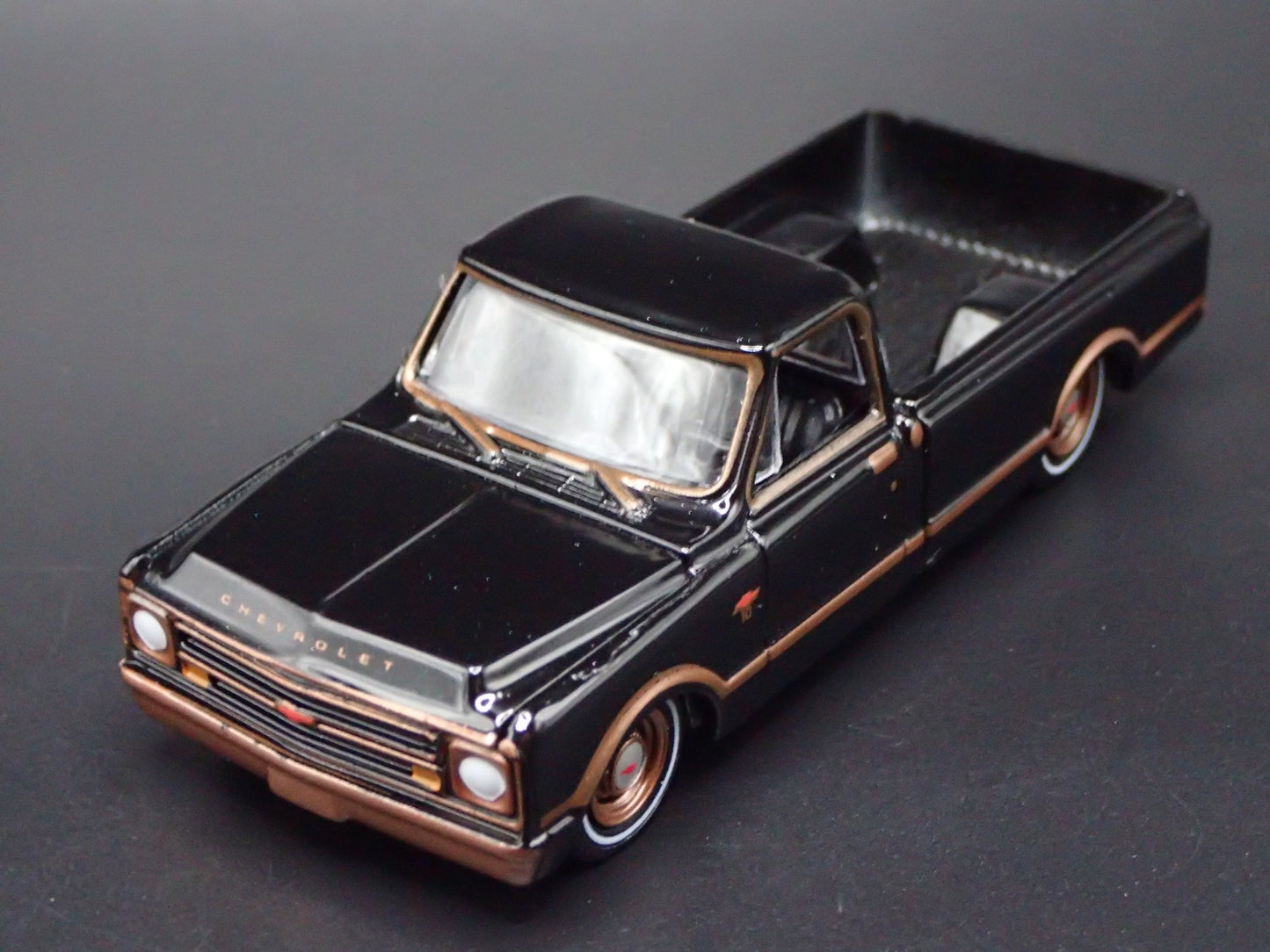 1972 72 CHEVY CHEVROLET C10 PICKUP TRUCK LONG BED 1/64 SCALE DIECAST MODEL CAR