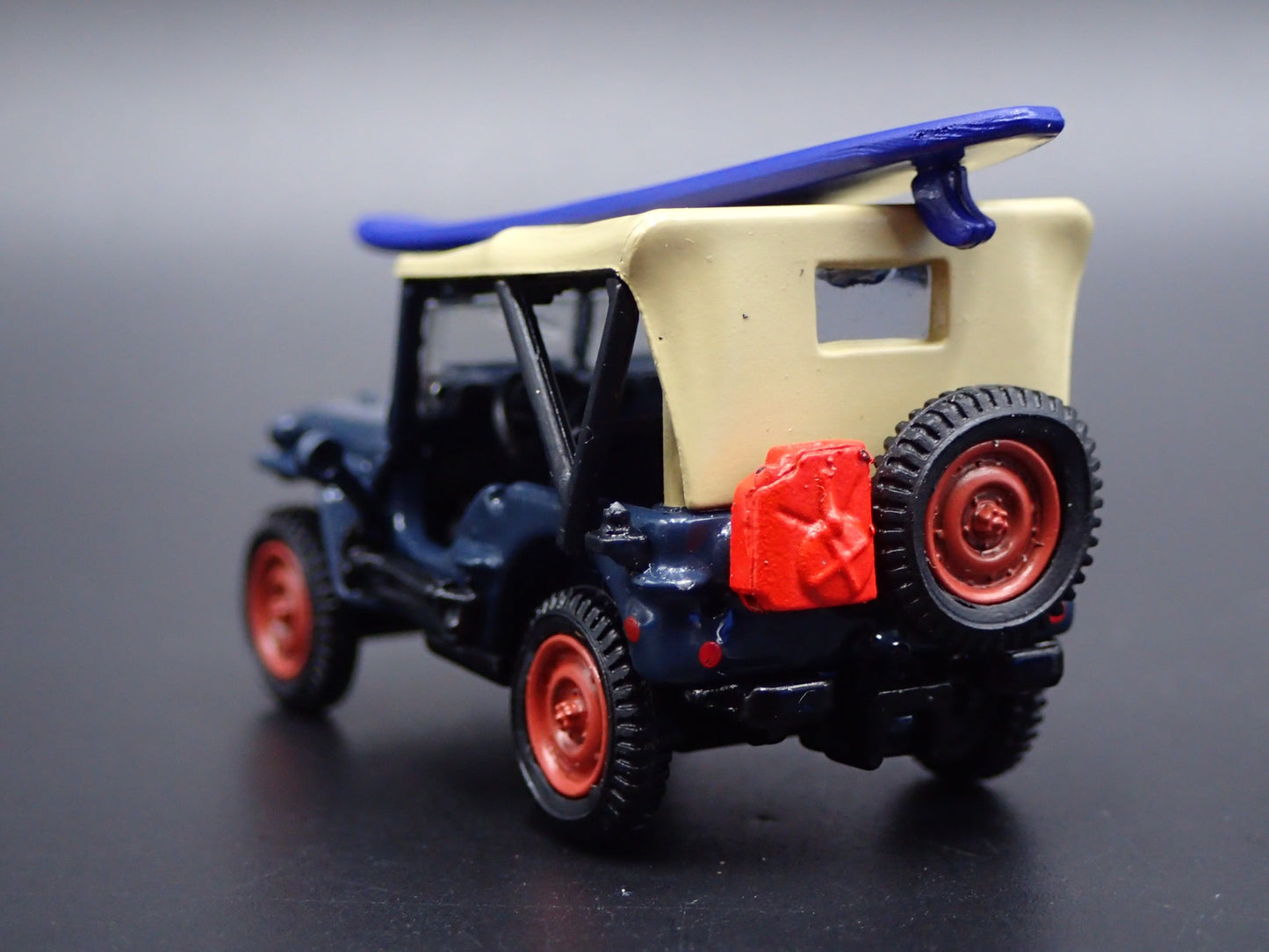 1944 44 JEEP MB WILLYS USA MAUI & SONS RARE 1:64 SCALE DIORAMA DIECAST MODEL CAR