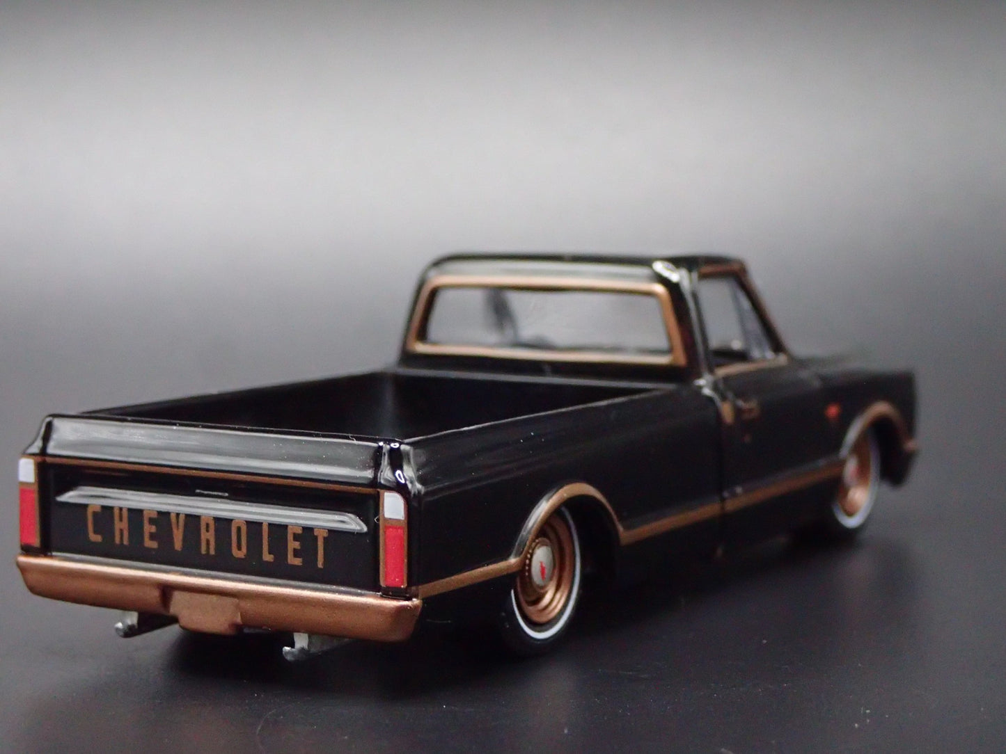 1972 72 CHEVY CHEVROLET C10 PICKUP TRUCK LONG BED 1/64 SCALE DIECAST MODEL CAR