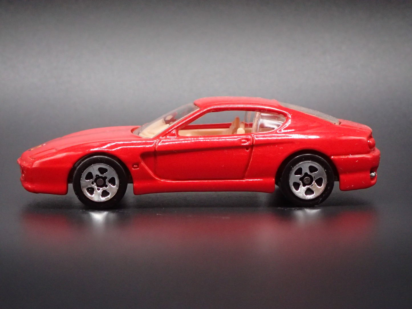 1998-2003 FERRARI 456M RED 1:64 SCALE COLLECTIBLE DIORAMA DIECAST MODEL CAR