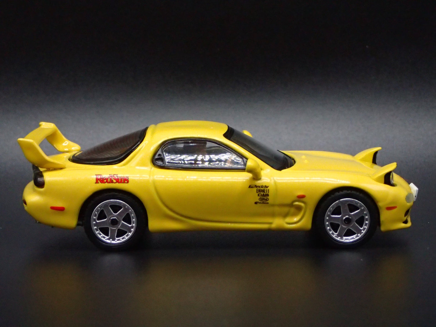 MAZDA RX7 INITIAL D YELLOW JDM POP UP LIGHT 1:64 SCALE DIORAMA DIECAST MODEL CAR