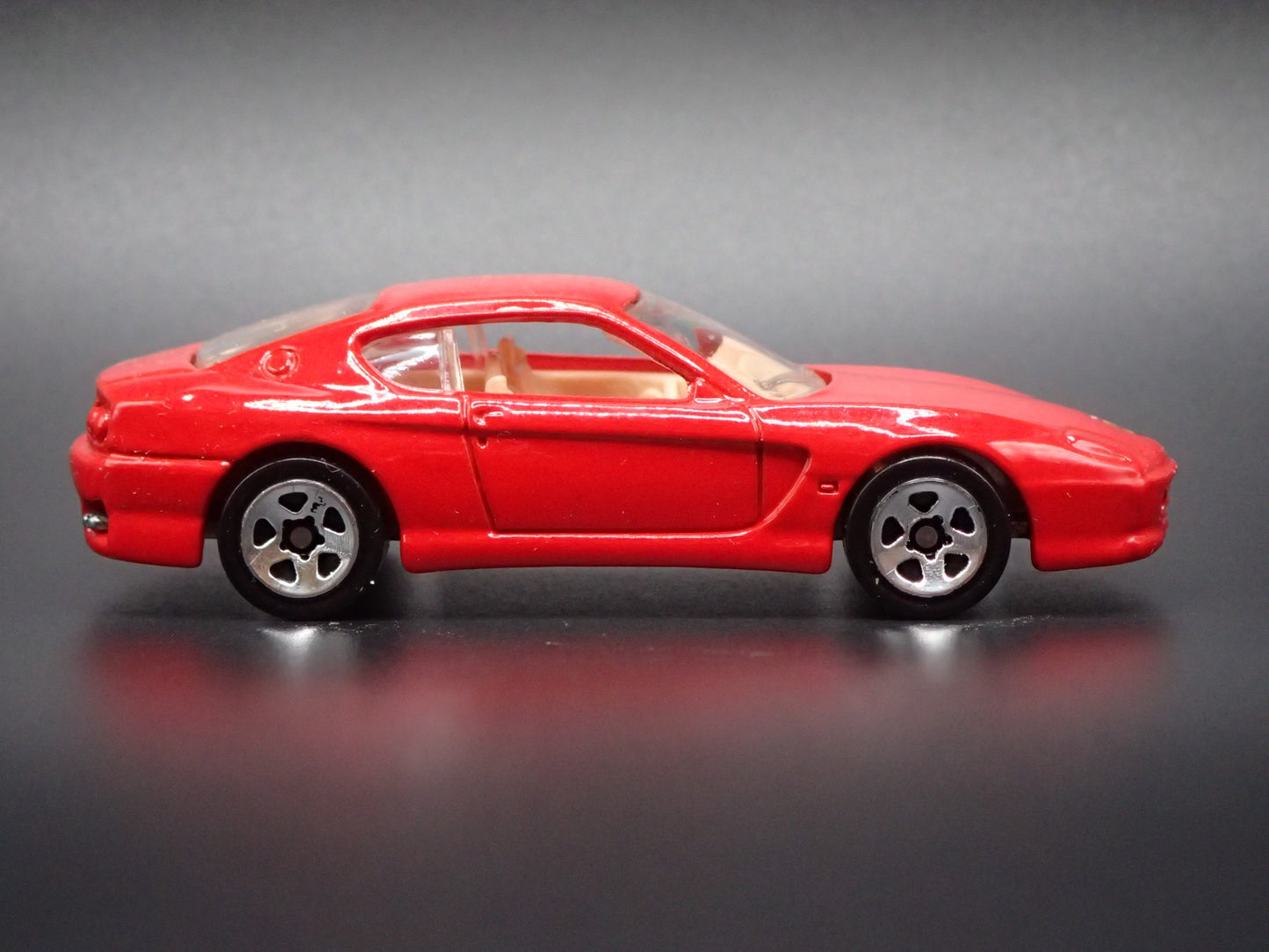 1998-2003 FERRARI 456M RED 1:64 SCALE COLLECTIBLE DIORAMA DIECAST MODEL CAR
