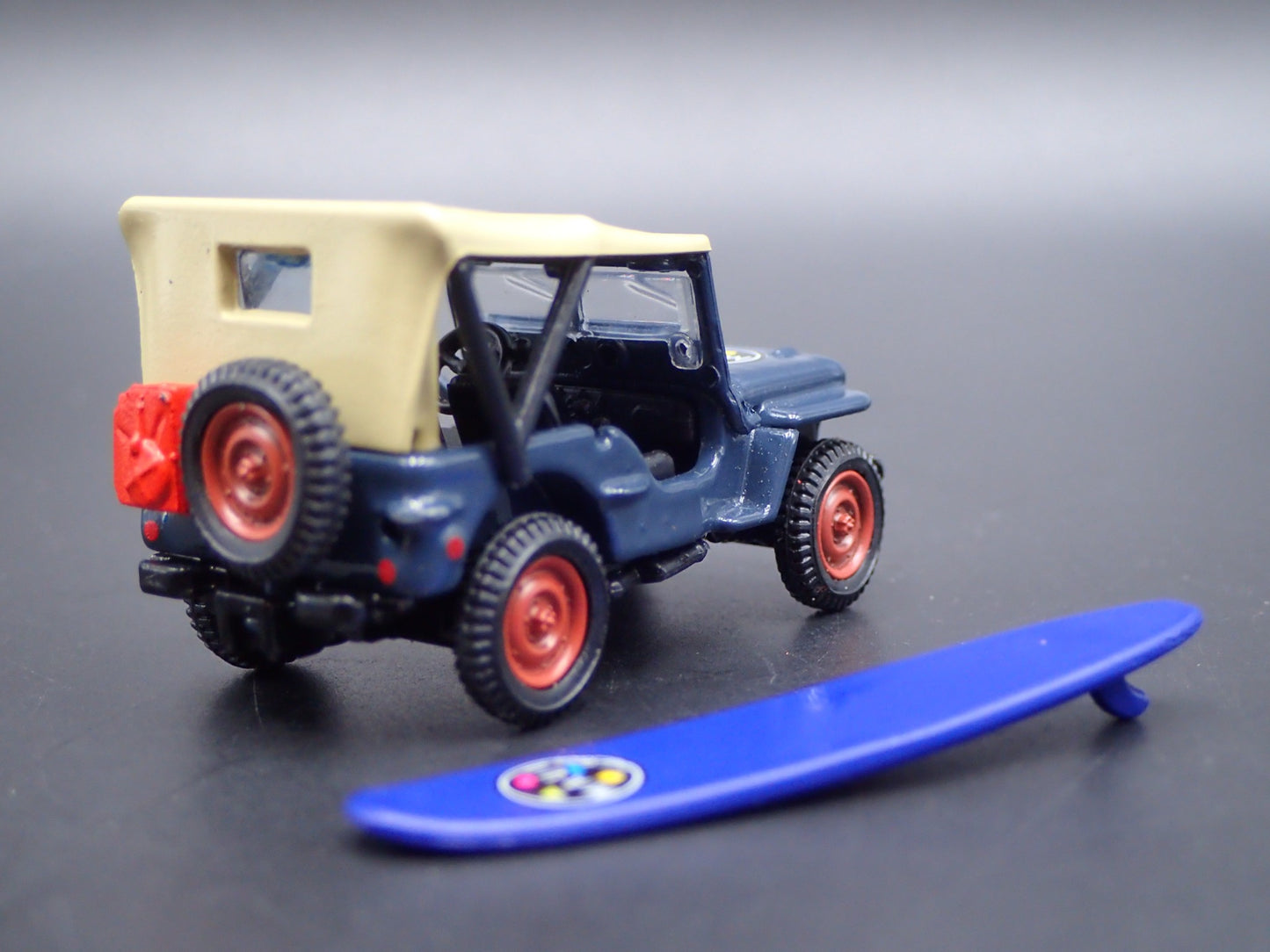 1944 44 JEEP MB WILLYS USA MAUI & SONS RARE 1:64 SCALE DIORAMA DIECAST MODEL CAR
