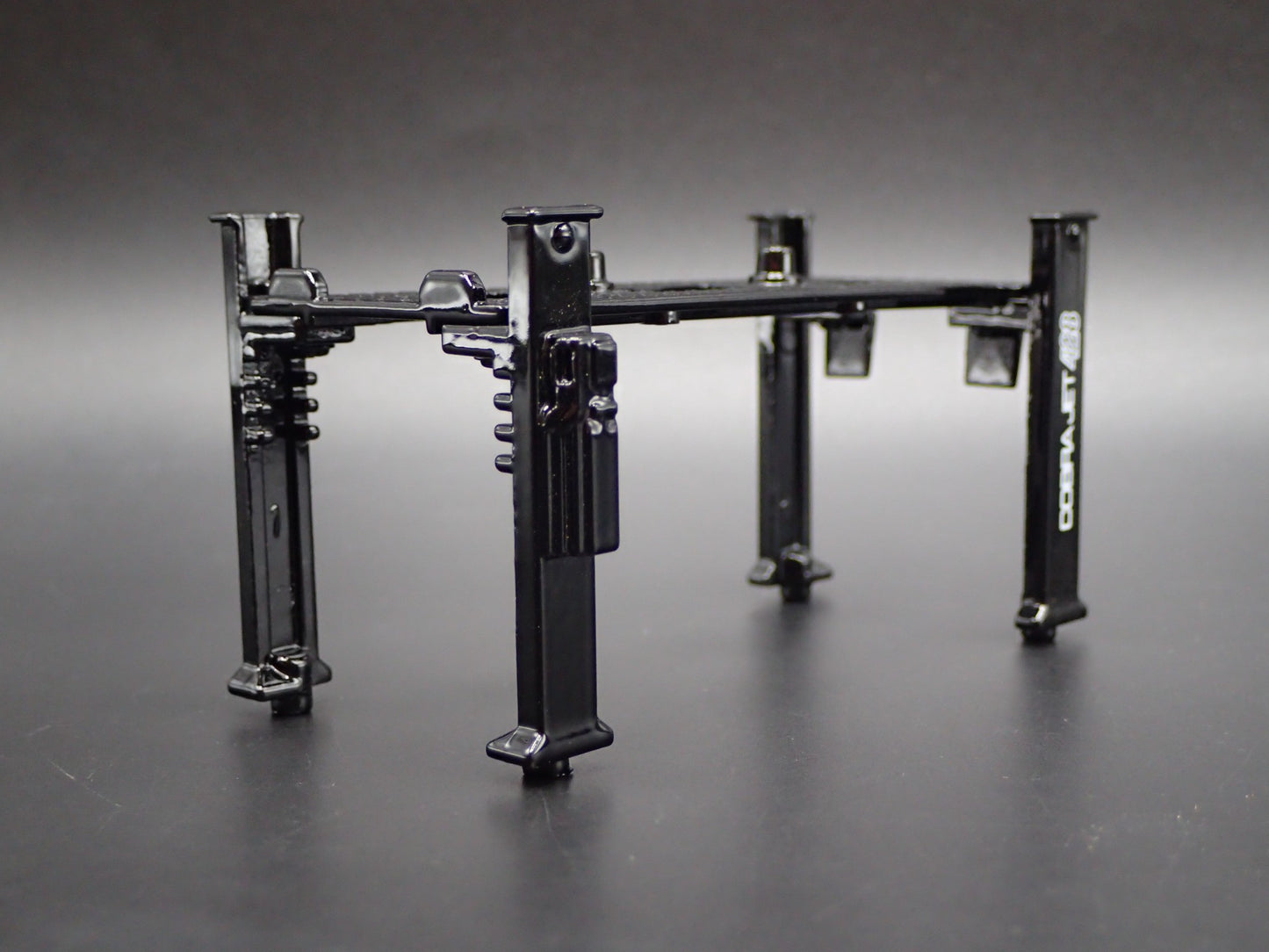 COBRA JET 428 1:64 SCALE AUTO SHOP MECHANIC GARAGE 4 POST CAR LIFT DIECAST MODEL