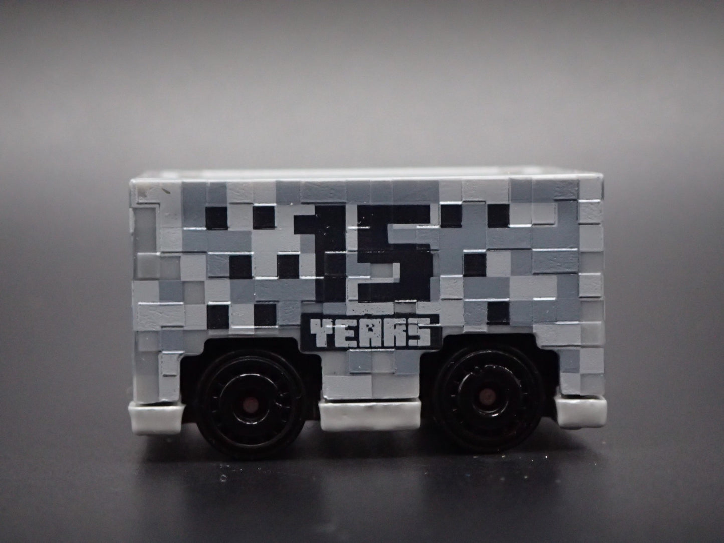 MINECRAFT MINECART SILVER 15 YR 1:64 SCALE COLLECTIBLE DIORAMA DIECAST MODEL CAR