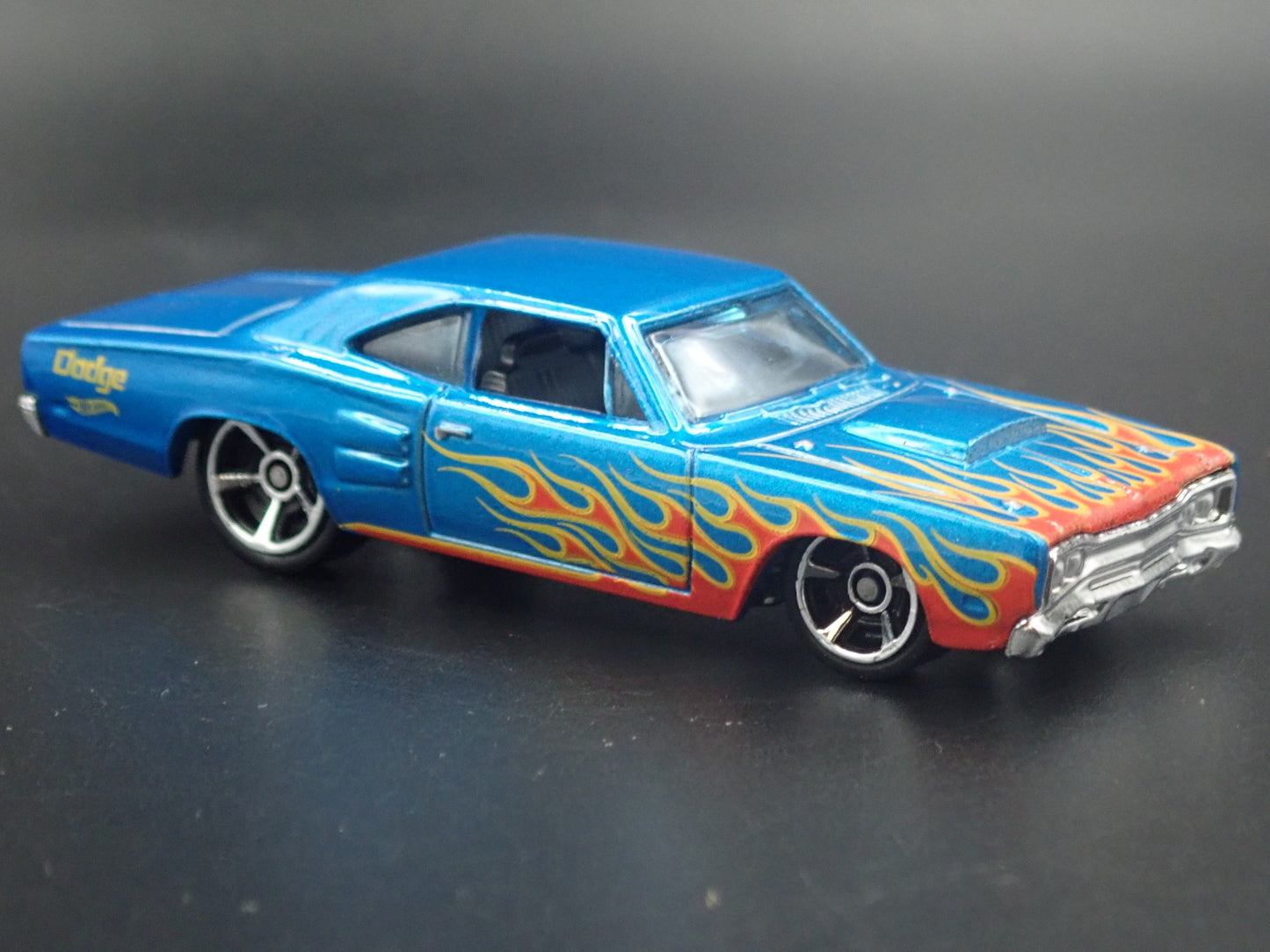 1969 69 DODGE CORONET SUPER BEE BLUE 1:64 SCALE DIORAMA DIECAST MODEL CAR