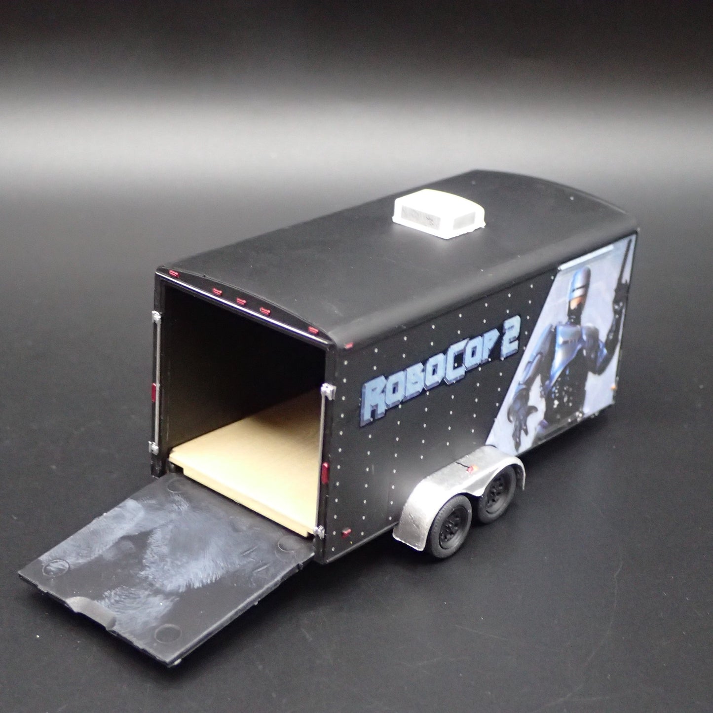 ROBOCOP 2 ENCLOSED CAR TOY HAULER TRAILER OPENING DOOR 1:64 SCALE DIORAMA MODEL