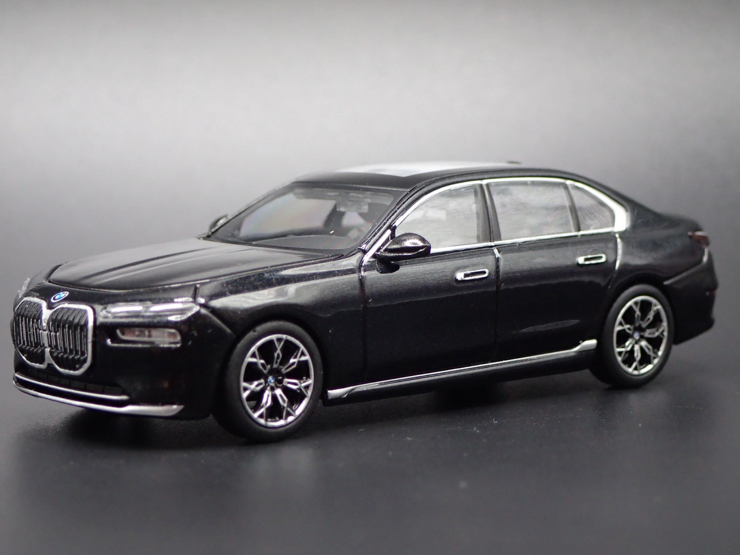 2023-2025 BMW i7 xDRIVE60 G70 BLACK 1:64 SCALE COLLECTIBLE DIECAST MODEL CAR