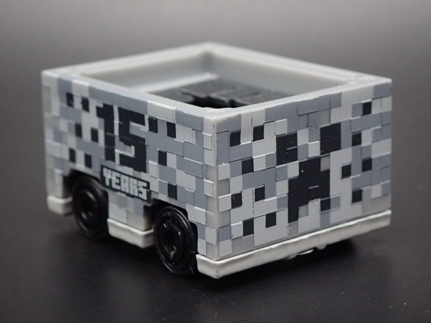 MINECRAFT MINECART SILVER 15 YR 1:64 SCALE COLLECTIBLE DIORAMA DIECAST MODEL CAR