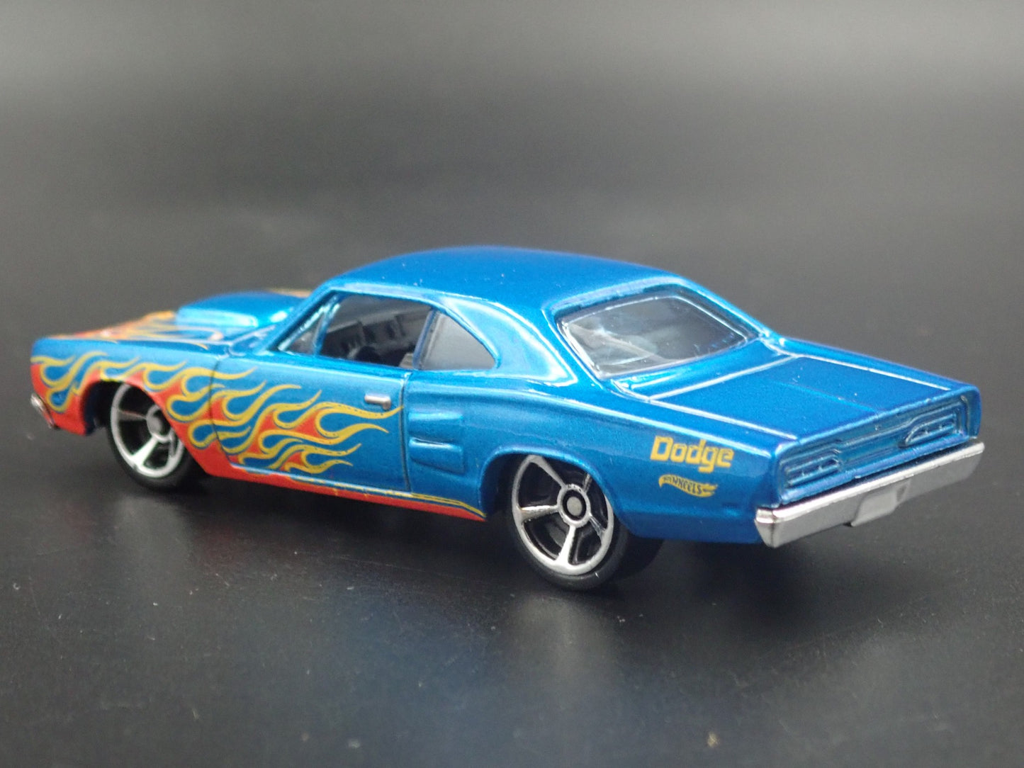 1969 69 DODGE CORONET SUPER BEE BLUE 1:64 SCALE DIORAMA DIECAST MODEL CAR