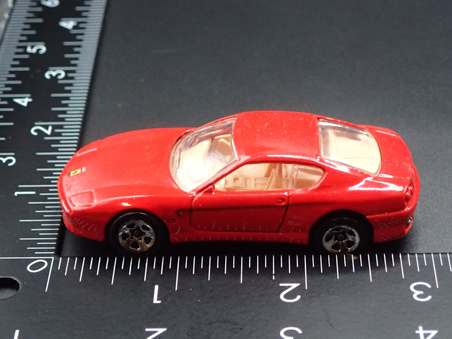 1998-2003 FERRARI 456M RED 1:64 SCALE COLLECTIBLE DIORAMA DIECAST MODEL CAR