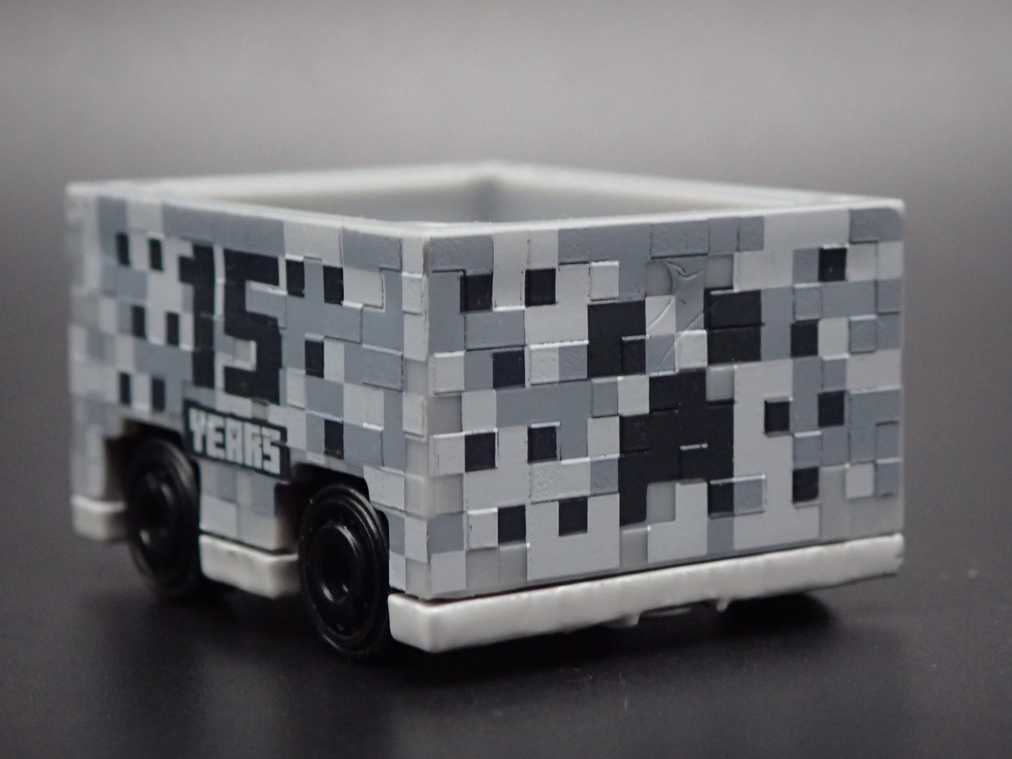 MINECRAFT MINECART SILVER 15 YR 1:64 SCALE COLLECTIBLE DIORAMA DIECAST MODEL CAR