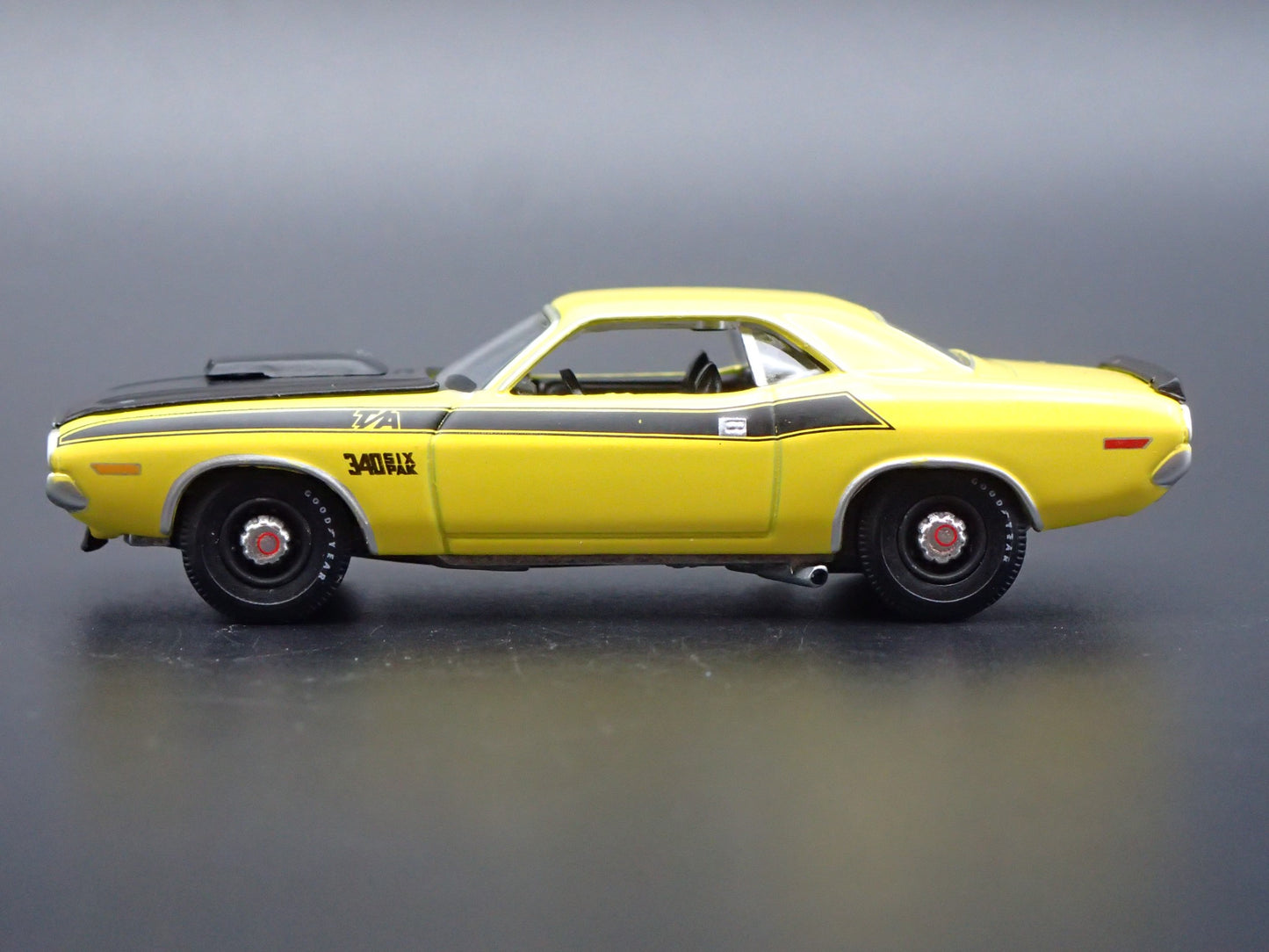 1970 70 DODGE CHALLENGER TA T/A 1/64 SCALE COLLECTIBLE DIORAMA DIECAST MODEL CAR