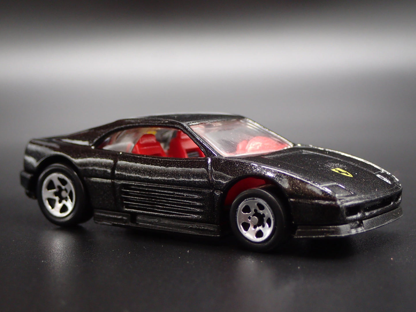 1989-1995 FERRARI 348 SUPER CAR 1:64 SCALE COLLECTIBLE DIORAMA DIECAST MODEL CAR