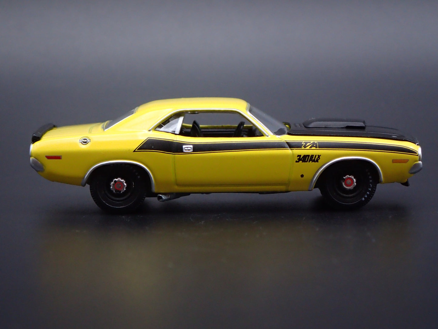 1970 70 DODGE CHALLENGER TA T/A 1/64 SCALE COLLECTIBLE DIORAMA DIECAST MODEL CAR