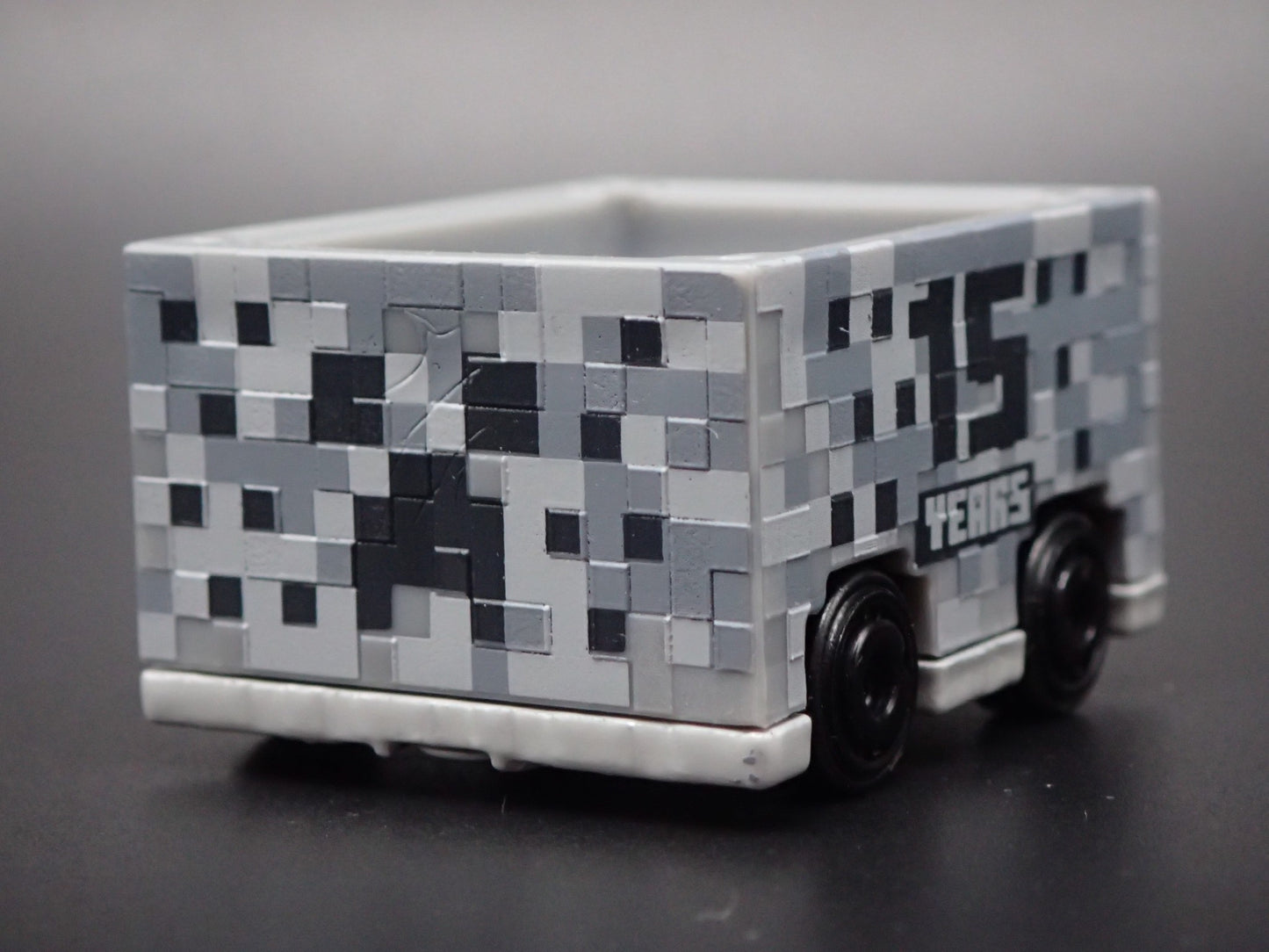 MINECRAFT MINECART SILVER 15 YR 1:64 SCALE COLLECTIBLE DIORAMA DIECAST MODEL CAR