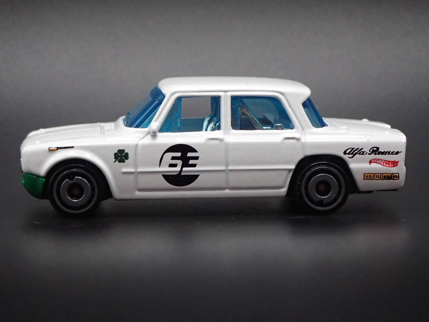 1963-1964 ALFA ROMEO GIULIA TI SUPER WHITE 1:64 SCALE DIORAMA DIECAST MODEL CAR