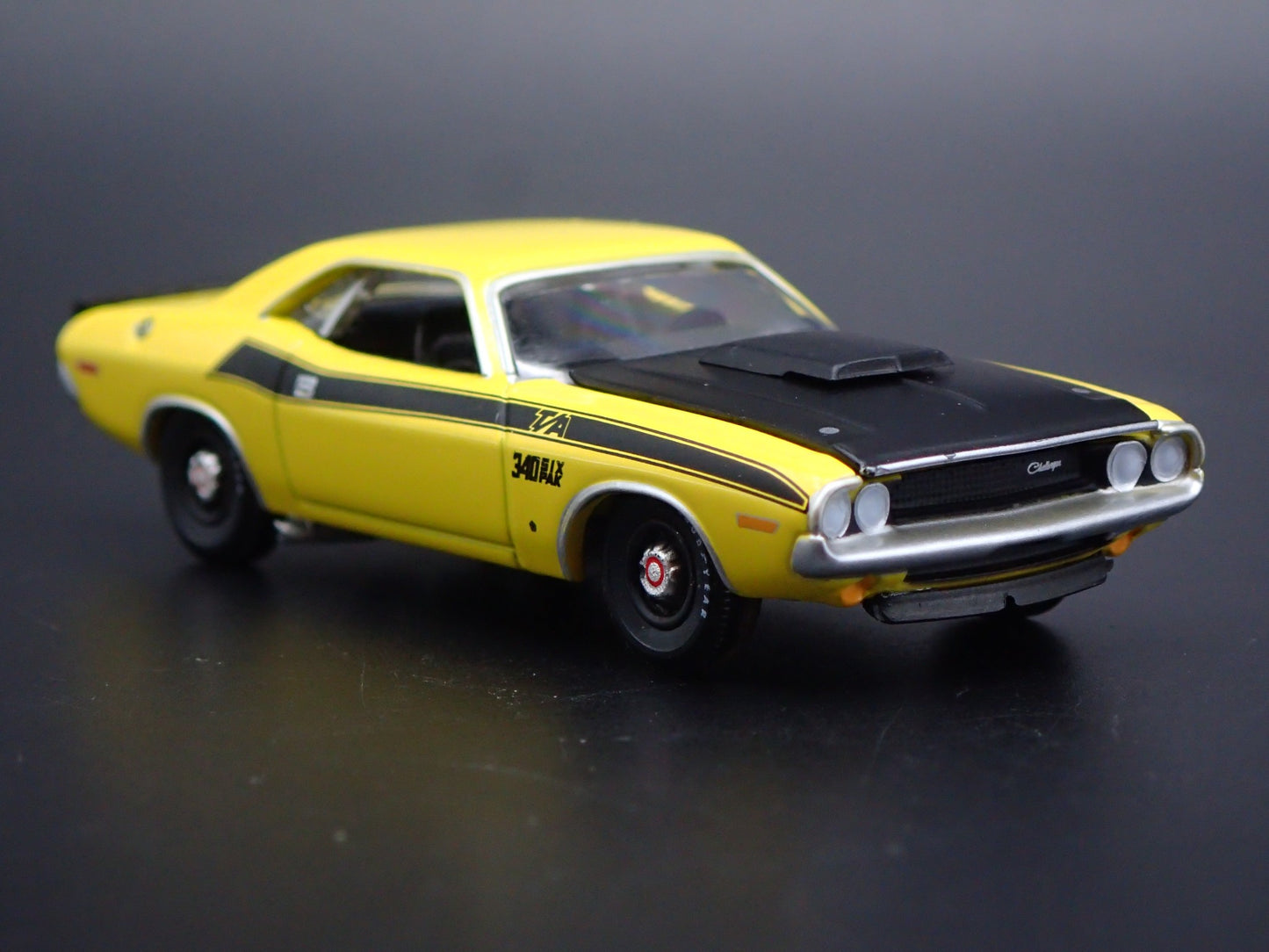 1970 70 DODGE CHALLENGER TA T/A 1/64 SCALE COLLECTIBLE DIORAMA DIECAST MODEL CAR