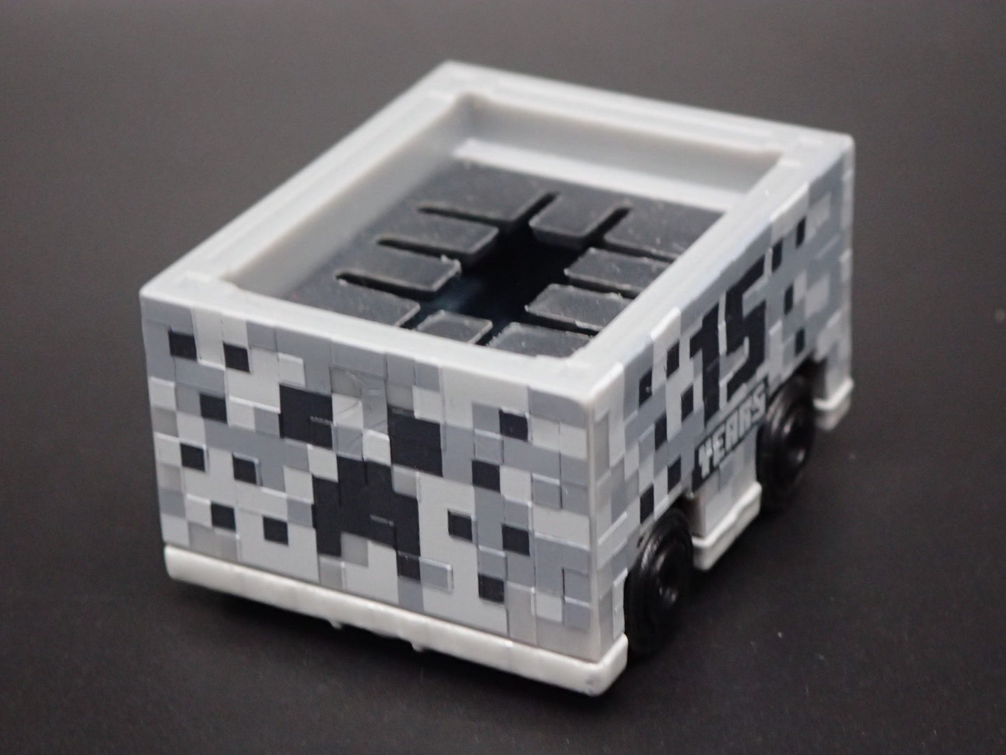 MINECRAFT MINECART SILVER 15 YR 1:64 SCALE COLLECTIBLE DIORAMA DIECAST MODEL CAR