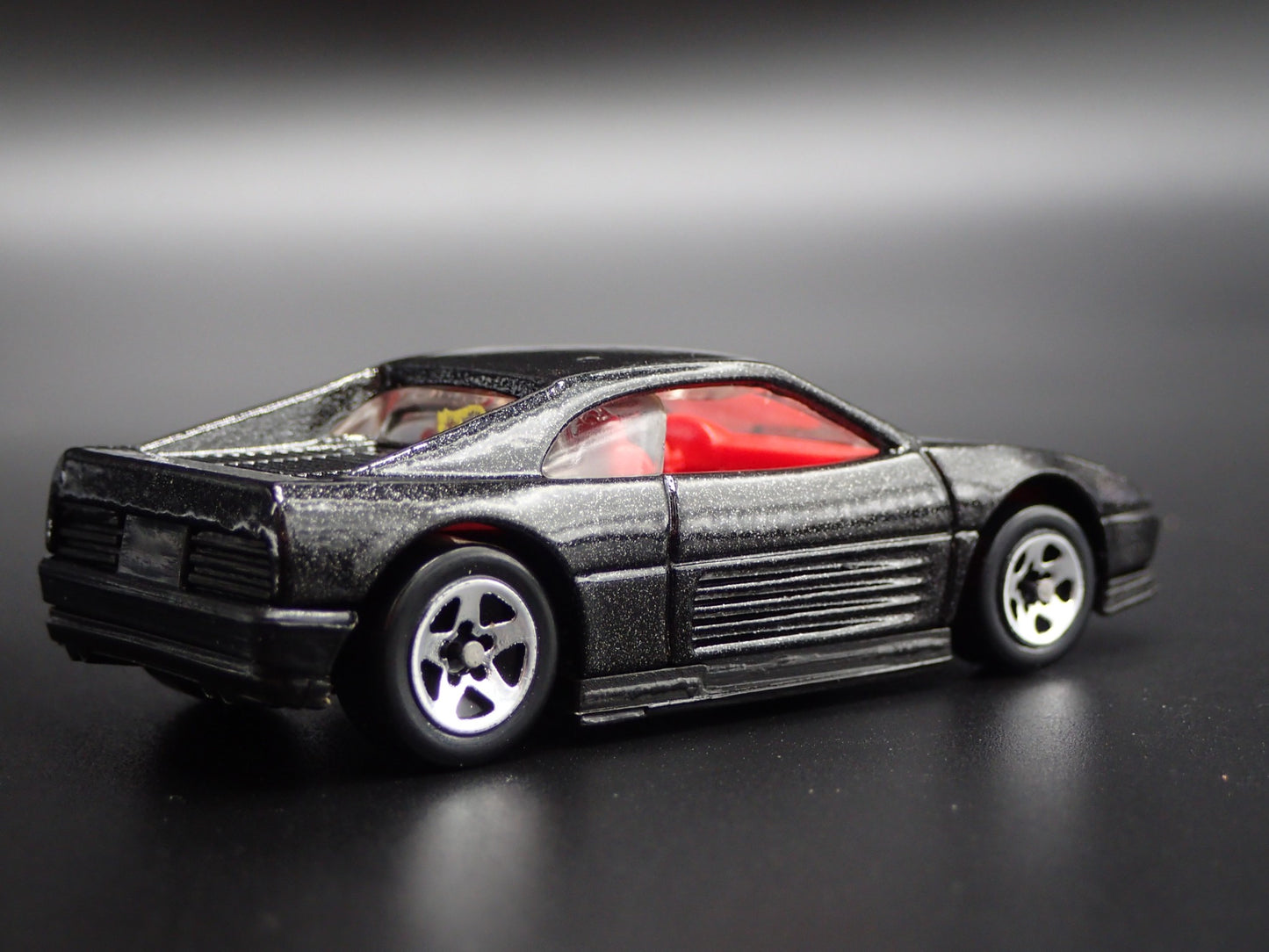 1989-1995 FERRARI 348 SUPER CAR 1:64 SCALE COLLECTIBLE DIORAMA DIECAST MODEL CAR