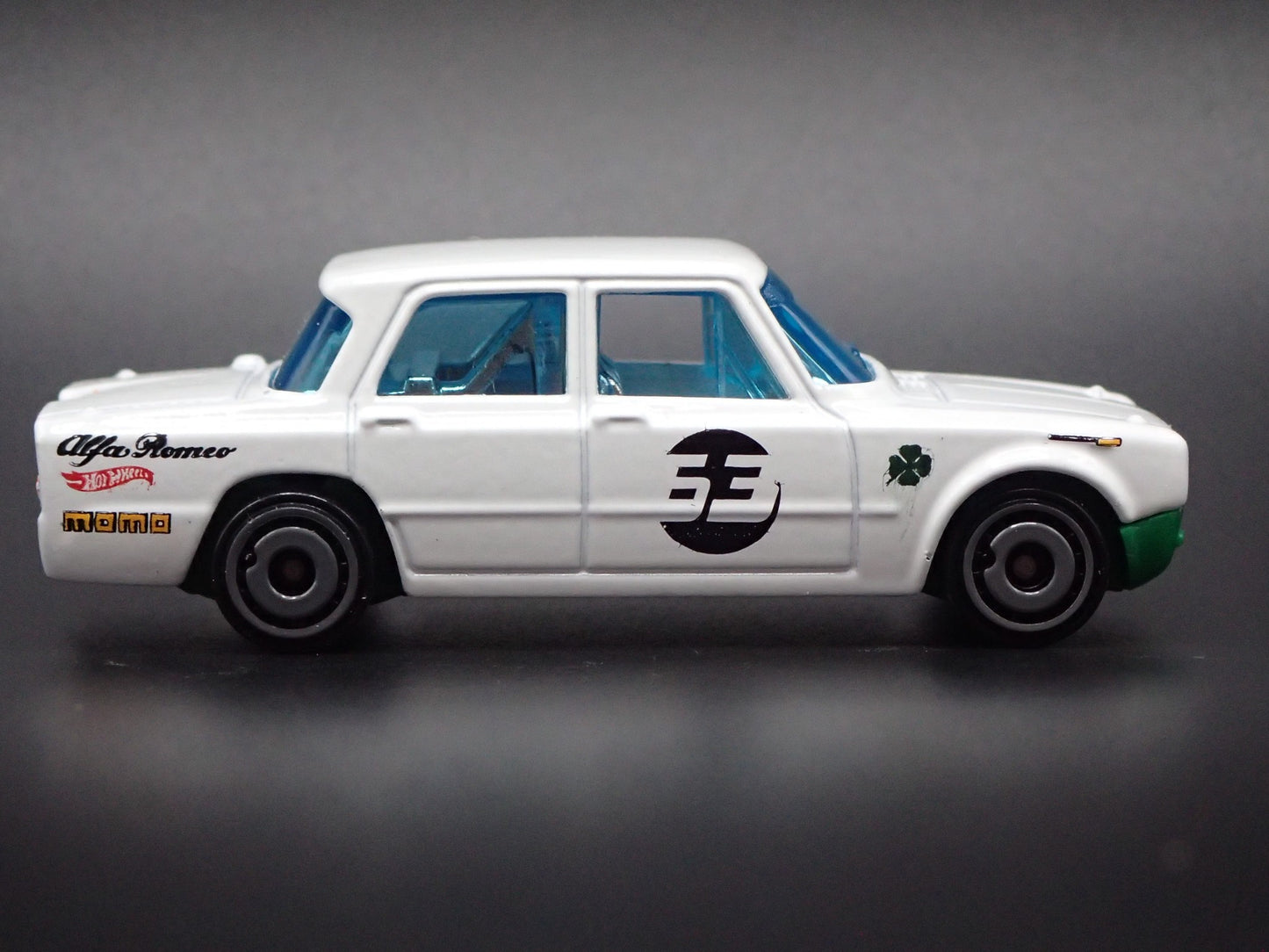 1963-1964 ALFA ROMEO GIULIA TI SUPER WHITE 1:64 SCALE DIORAMA DIECAST MODEL CAR