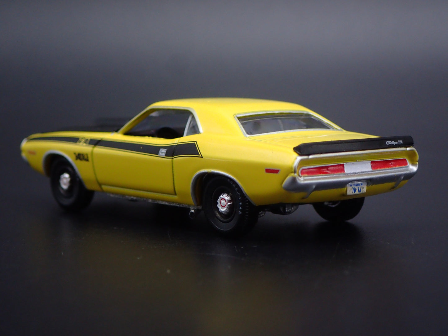 1970 70 DODGE CHALLENGER TA T/A 1/64 SCALE COLLECTIBLE DIORAMA DIECAST MODEL CAR