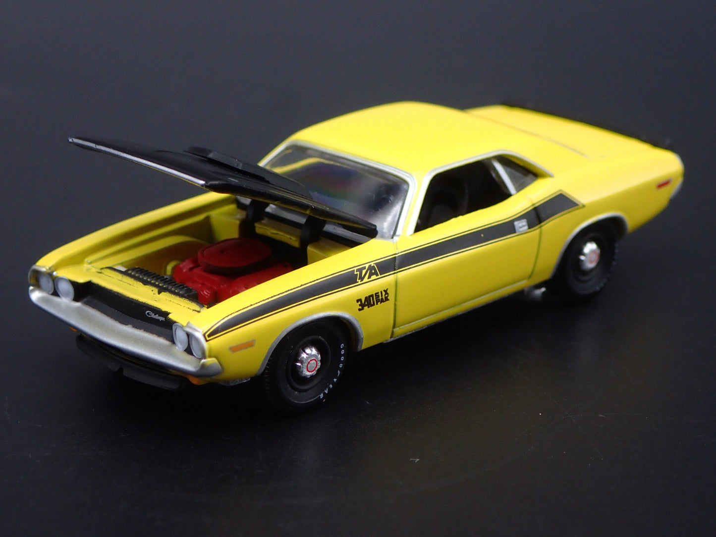 1970 70 DODGE CHALLENGER TA T/A 1/64 SCALE COLLECTIBLE DIORAMA DIECAST MODEL CAR