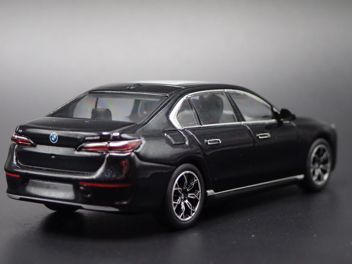 2023-2025 BMW i7 xDRIVE60 G70 BLACK 1:64 SCALE COLLECTIBLE DIECAST MODEL CAR