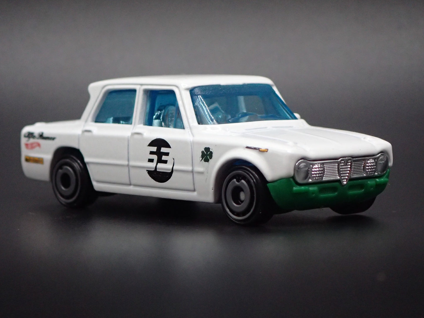 1963-1964 ALFA ROMEO GIULIA TI SUPER WHITE 1:64 SCALE DIORAMA DIECAST MODEL CAR