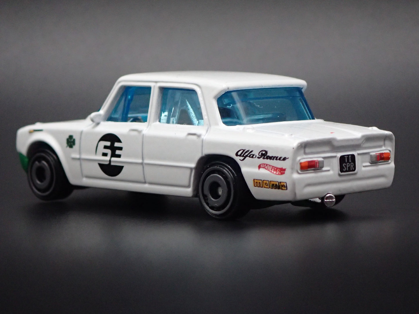 1963-1964 ALFA ROMEO GIULIA TI SUPER WHITE 1:64 SCALE DIORAMA DIECAST MODEL CAR