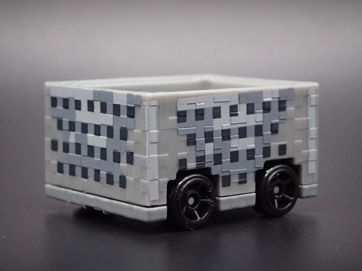 MINECRAFT MINECART SILVER DARK 1:64 SCALE COLLECTIBLE DIORAMA DIECAST MODEL CAR