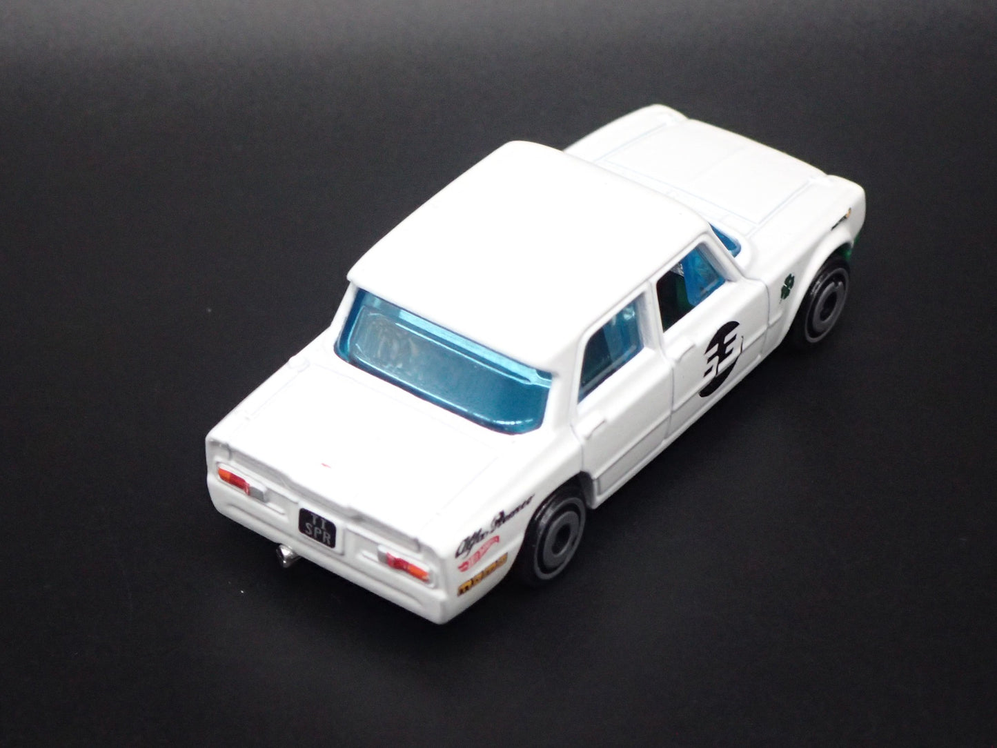 1963-1964 ALFA ROMEO GIULIA TI SUPER WHITE 1:64 SCALE DIORAMA DIECAST MODEL CAR