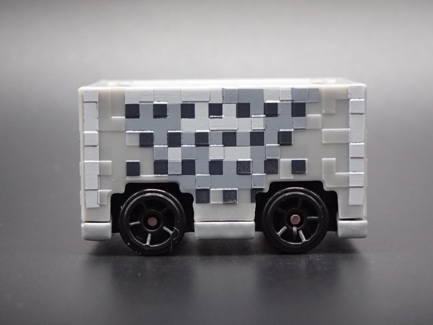 MINECRAFT MINECART SILVER DARK 1:64 SCALE COLLECTIBLE DIORAMA DIECAST MODEL CAR